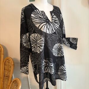 DOLMA Black and White Geometric Cotton Print 3/4 Sleeve Long Tunic Top. XL